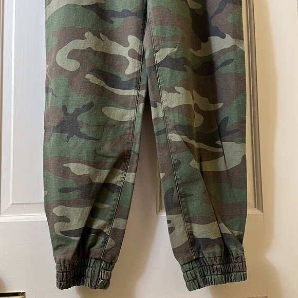 TNA Camo Joggers - Picture 2 of 9